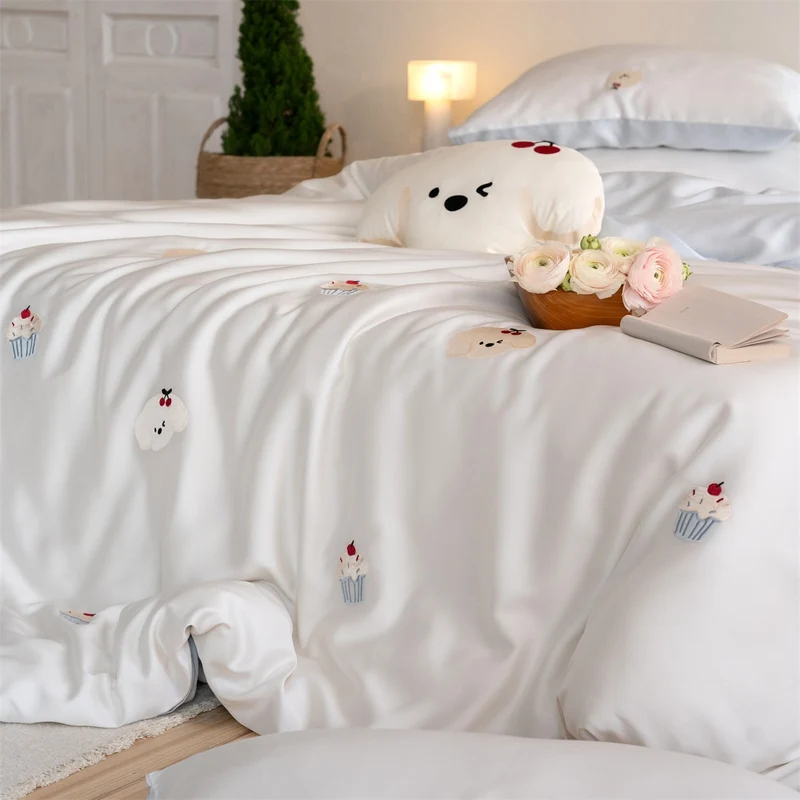 Satin-Bettwäsche-Set mit feinen Ballon- und Tierstickereien