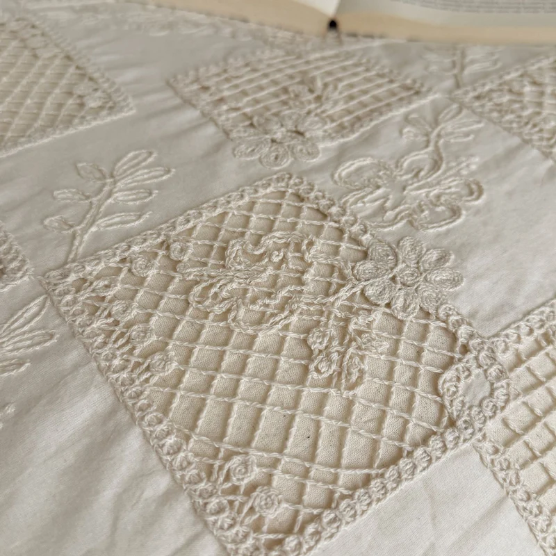 Rüschen-Bettwäscheset aus Baumwoll-Quilt mit Steppmuster und Kissenbezügen