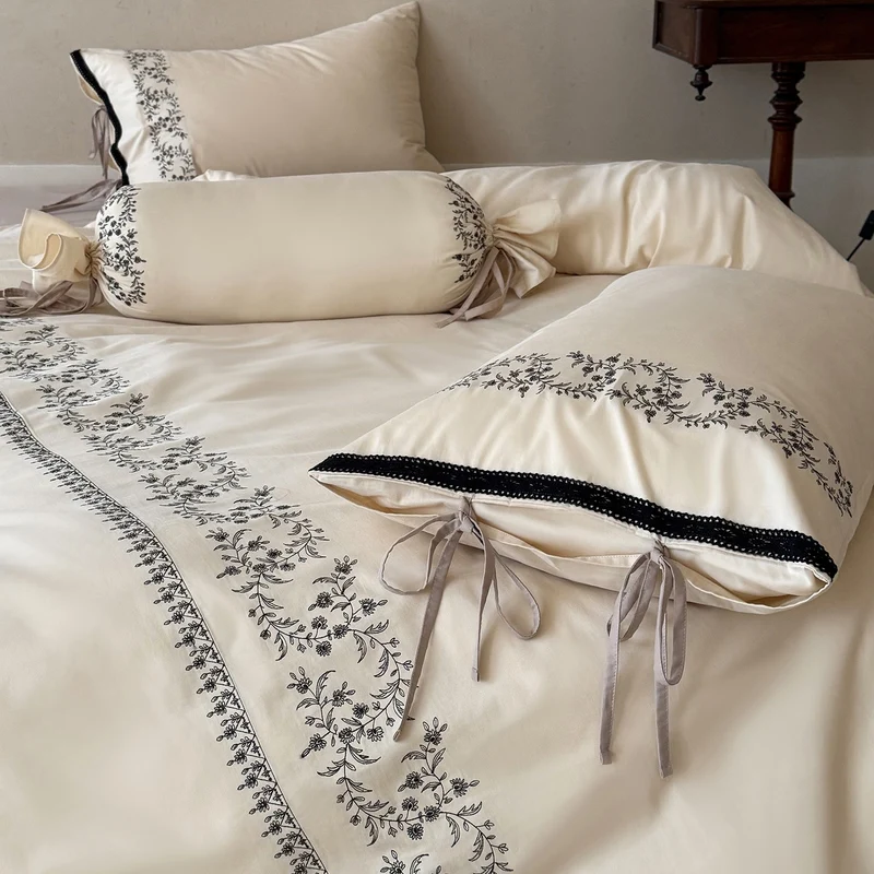 Luxus Bettwäsche-Set mit besticktem Bordürendetail