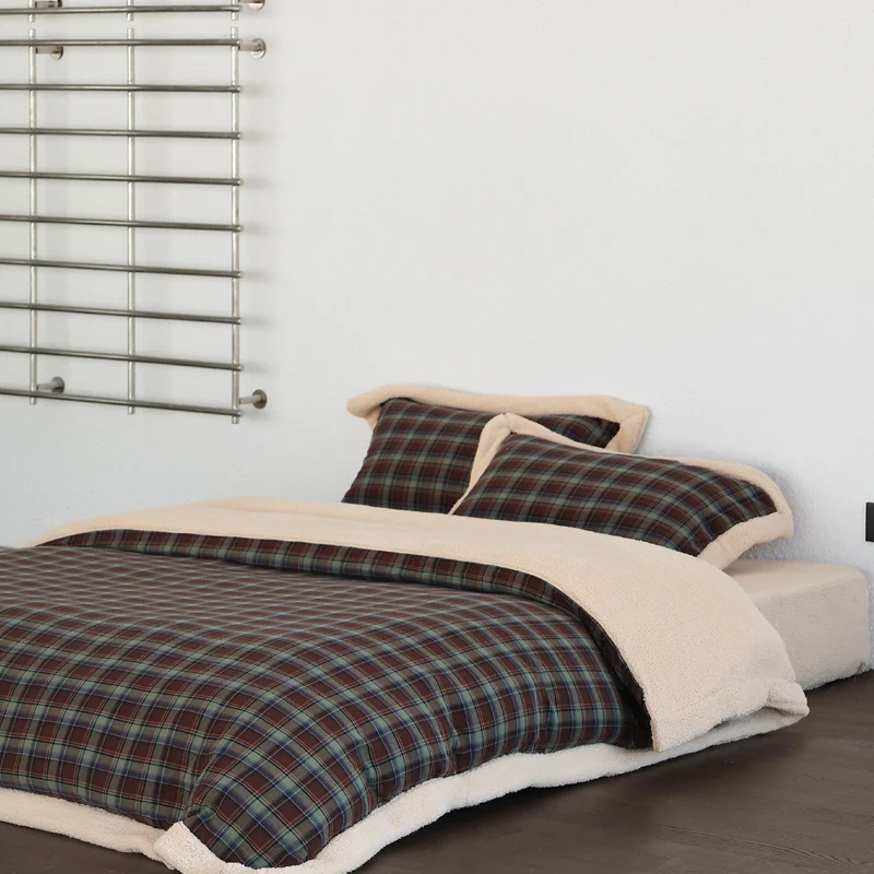 Bettwäsche-Set aus kuscheligem kariertem Flanell mit Teddyfleece-Kante