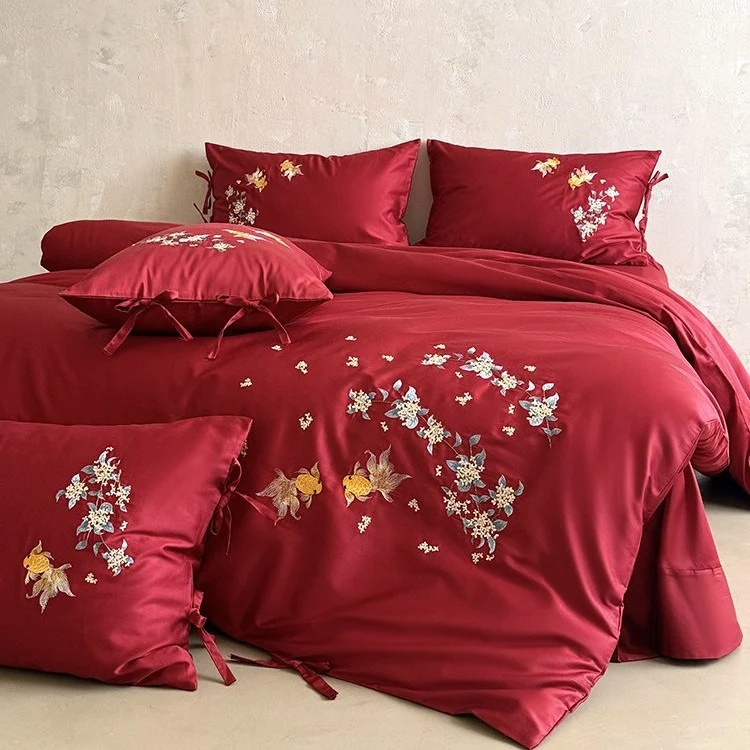 Luxuriöses Satin-Bettwäscheset mit aufwendiger floral-fischiger Stickerei