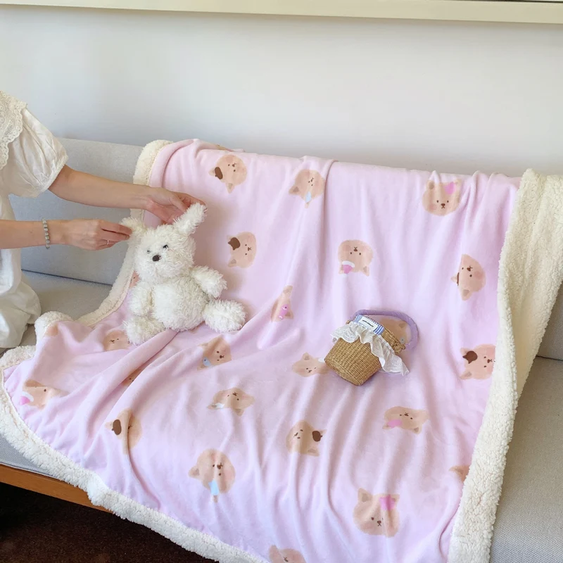 Wendbare Flauschdecke mit Cartoon-Katzenmotiv und Teddyfutter