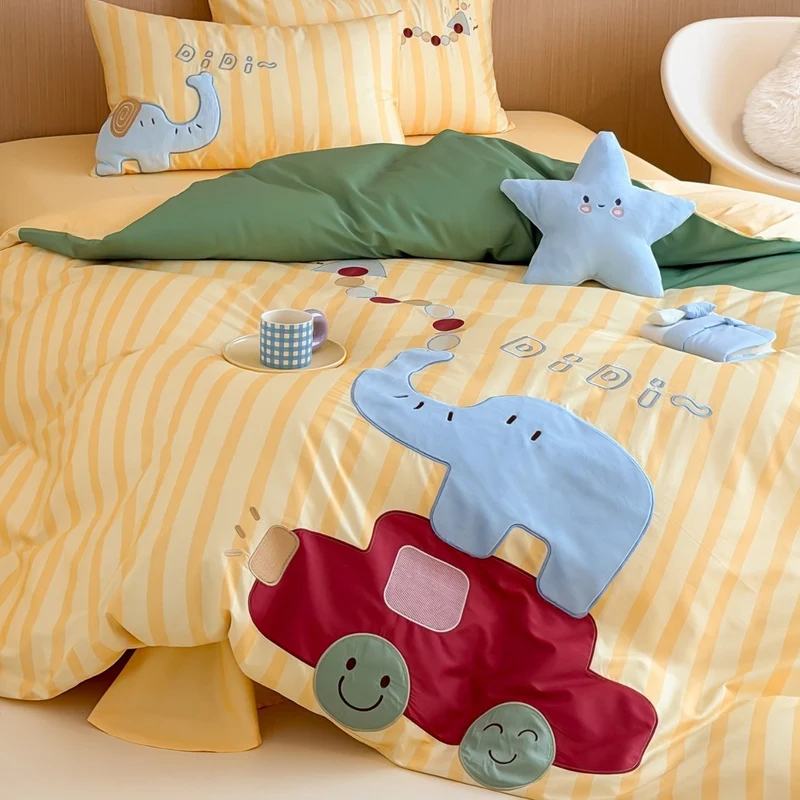 Kinder-Bettwäsche-Set mit gesteppten Applikationen (Elefant & Auto) und Wendefunktion