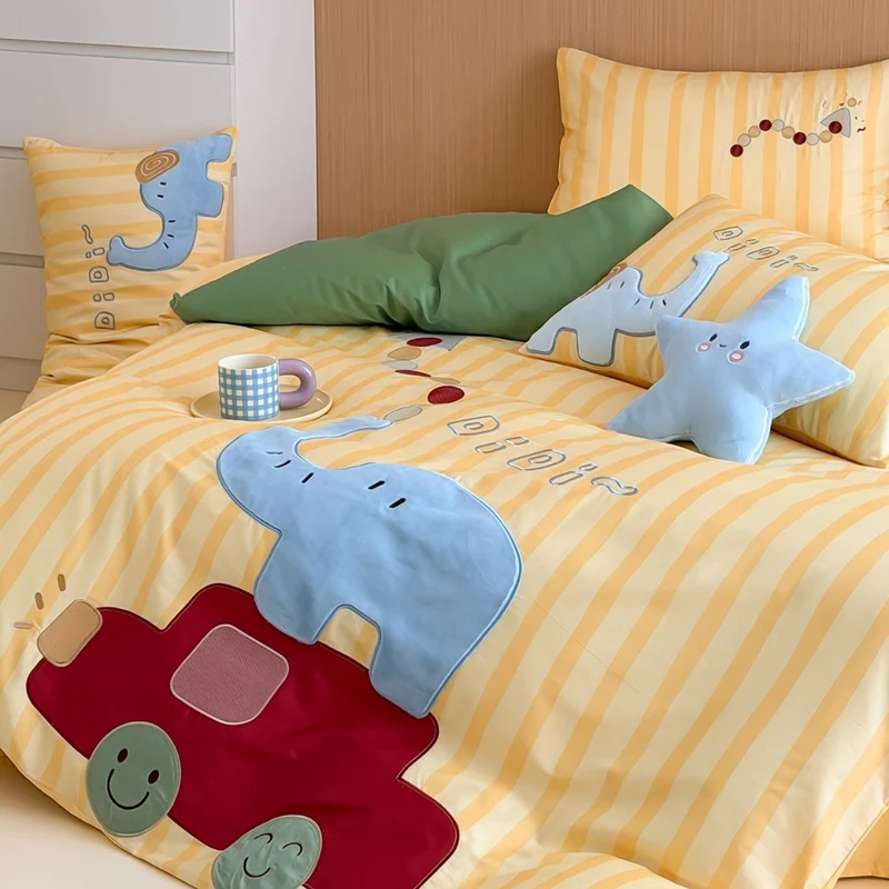 Kinder-Bettwäsche-Set mit gesteppten Applikationen (Elefant & Auto) und Wendefunktion