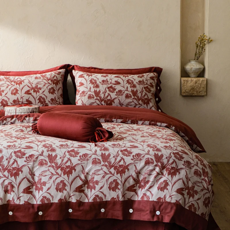 Gewebte Bettwäschegarnitur aus Baumwoll‑Leinen‑Mix mit dekorativem Blumenjacquard und feiner Kissenblende