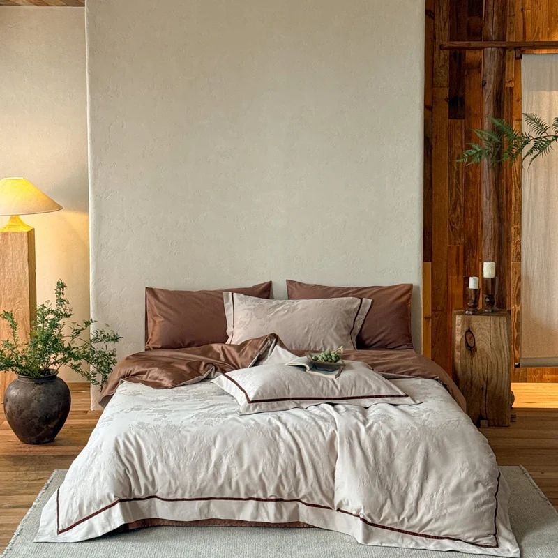 Premium-Bettwäsche-Set aus atmungsaktivem Baumwollmix mit kontrastierender Kedernaht