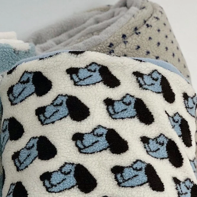 Plüsch-Sherpa-Wohndecke mit abstraktem Muster und extra-weichem Teddyfleece