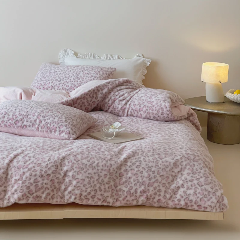 Plüsch-Bettwäsche-Set mit Animal-Print und extrafluffiger Minky-Oberfläche