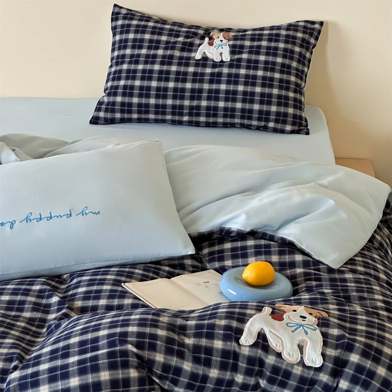 fein gestreifte Bettwäsche-Garnitur mit besticktem Katzenmotiv und softem Baumwollsatin