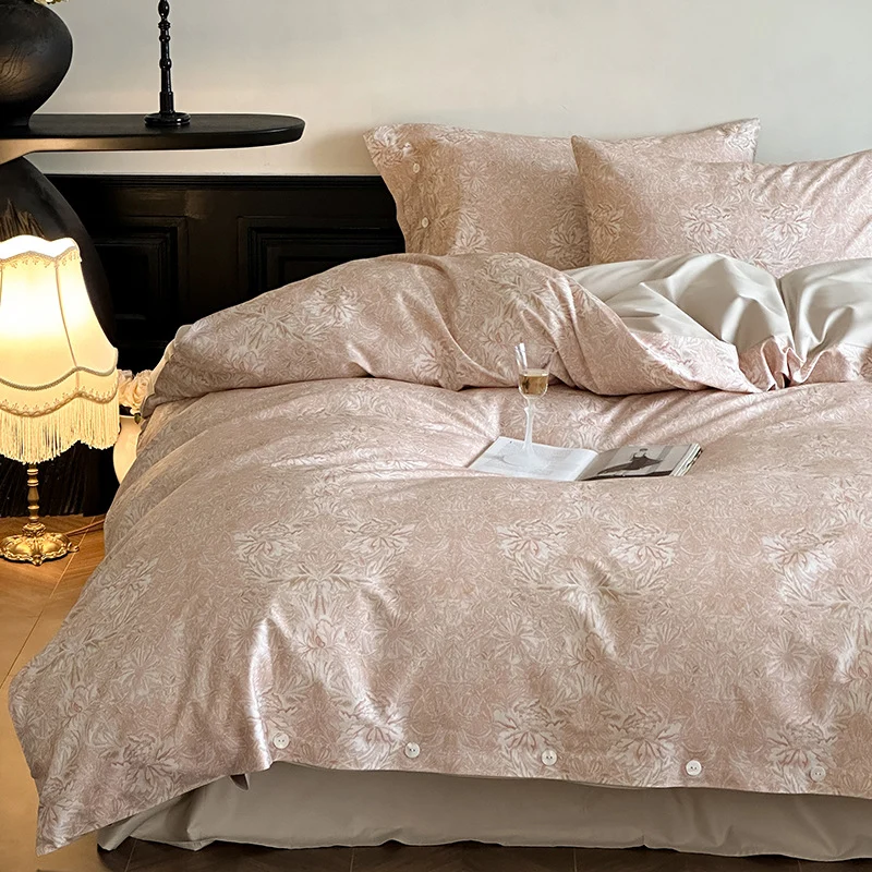 Luxuriöses Satin-Bettwäscheset mit zarten Rosenmotiven und Knopfleiste