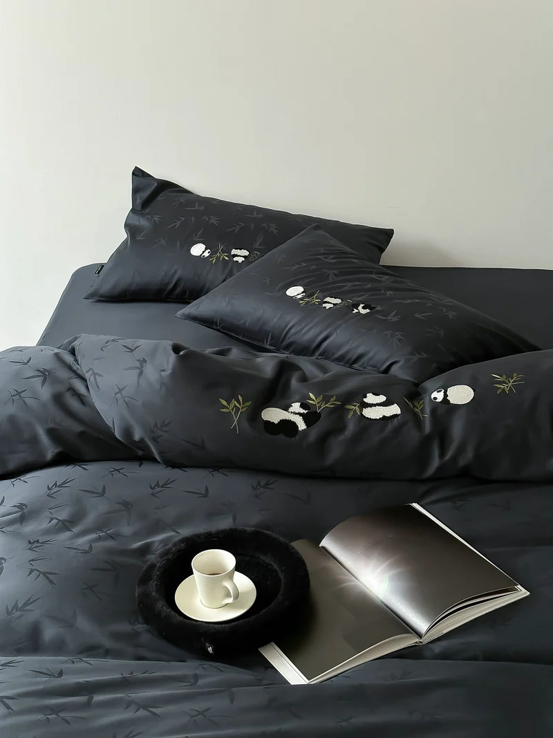 Fein gewebtes Baumwollsatin-Bettwäsche-Set mit Panda-Stickerei und Bambus-Jacquard