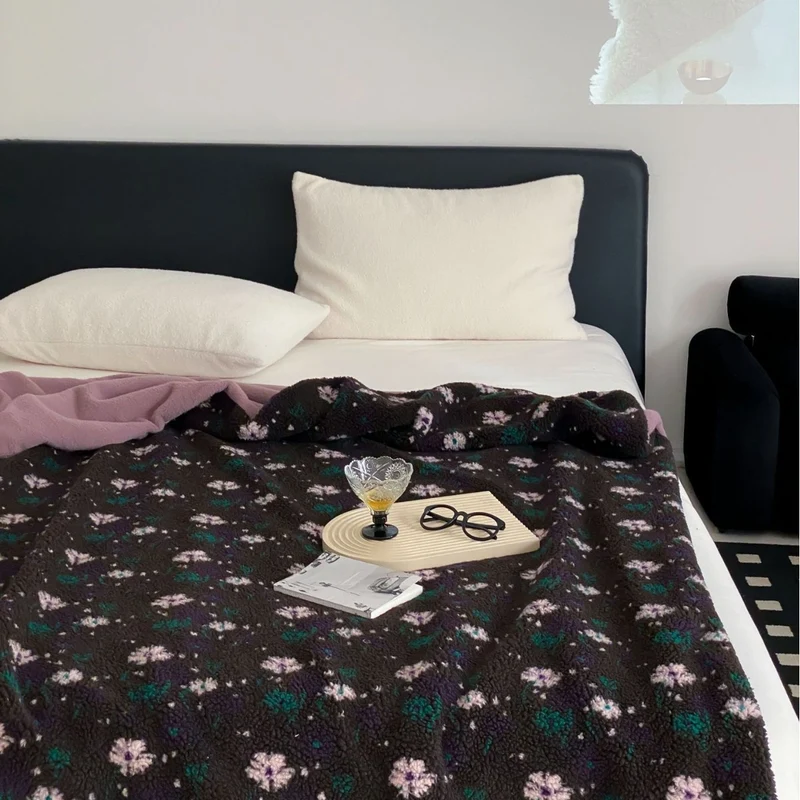 Extraweiche Sherpa-Tagesdecke im Karomuster mit hohem Flor