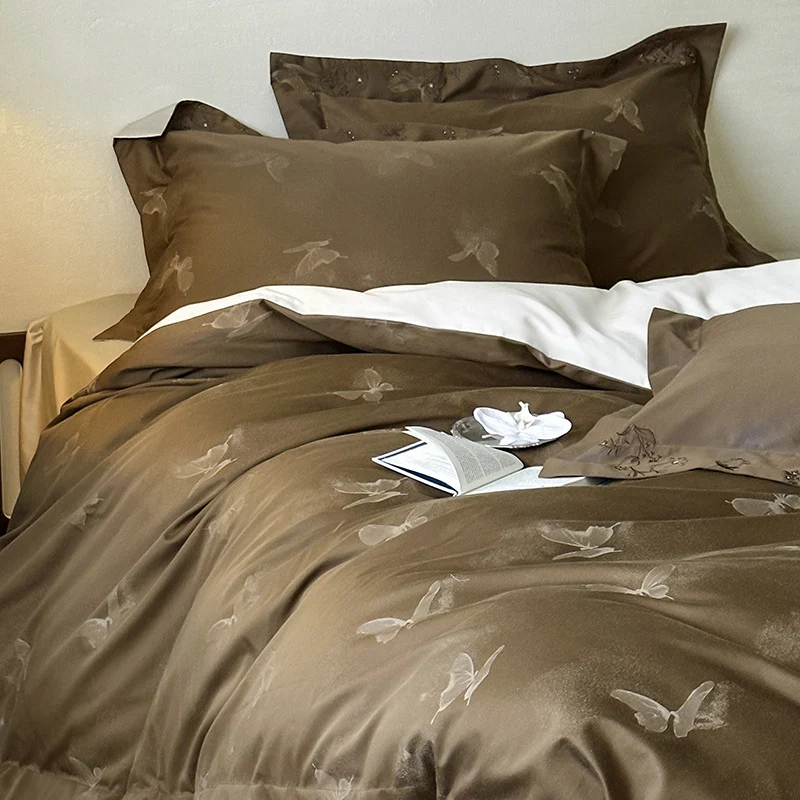 Elegantes fein gewebtes Bettwäsche-Set aus Mako‑Satin mit dezenter Schmetterlings‑Jacquardstruktur und Wendekissen