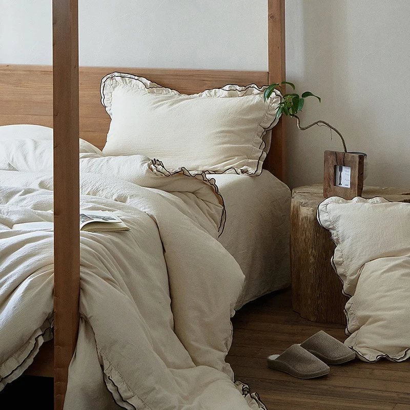 Leinen-Baumwoll-Bettwäsche-Set mit Rüschenrand und Wohndecke
