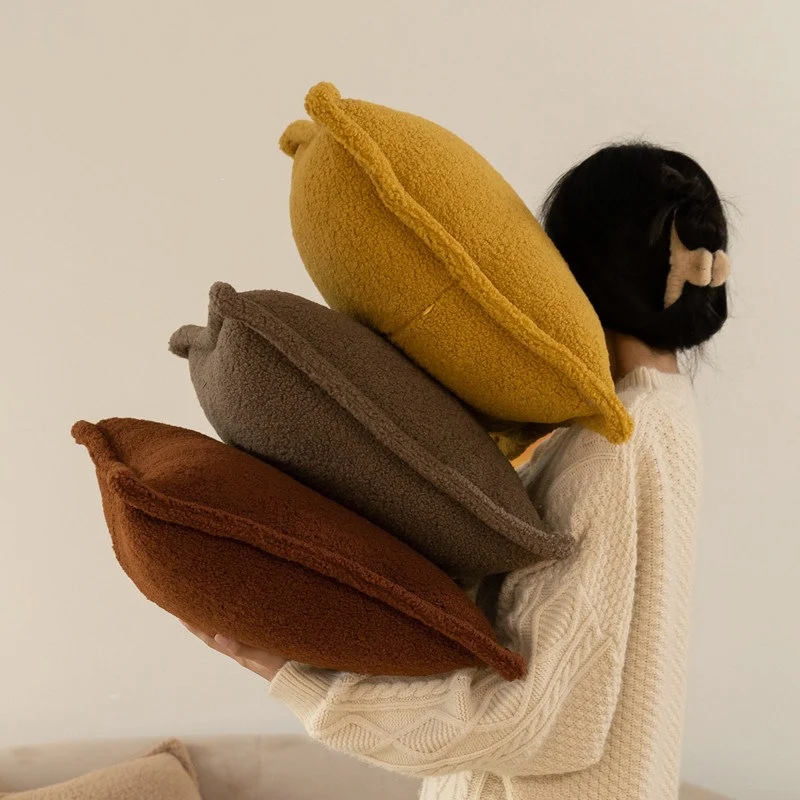 Dekoratives Teddy‑Fleece‑Kissen mit wattierter Füllung und Kedernaht