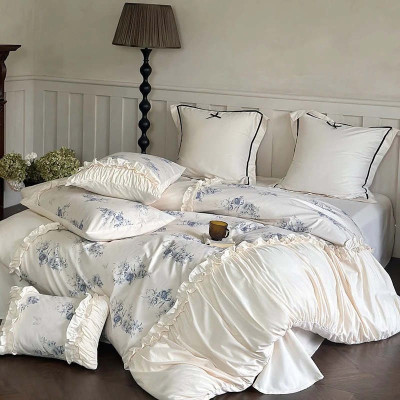 Bettwäsche-Garnitur im Vintage-Floralmotiv mit gerafftem Volant und Schleifen-Kissenhülle