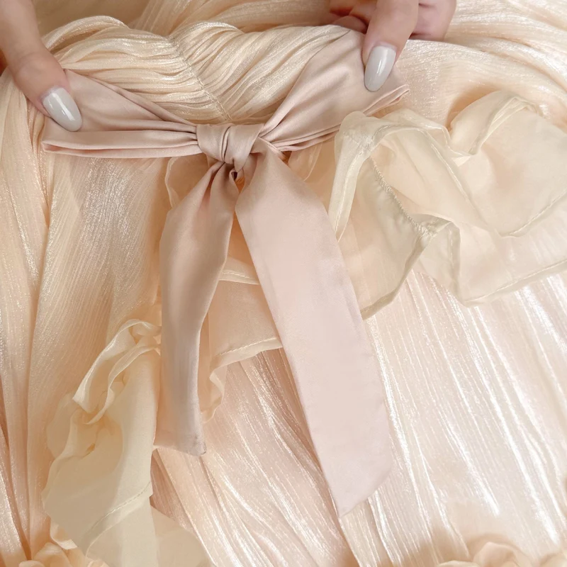 Romantische Bettwäschegarnitur mit gerafftem Chiffon-Volant und Zierkissen