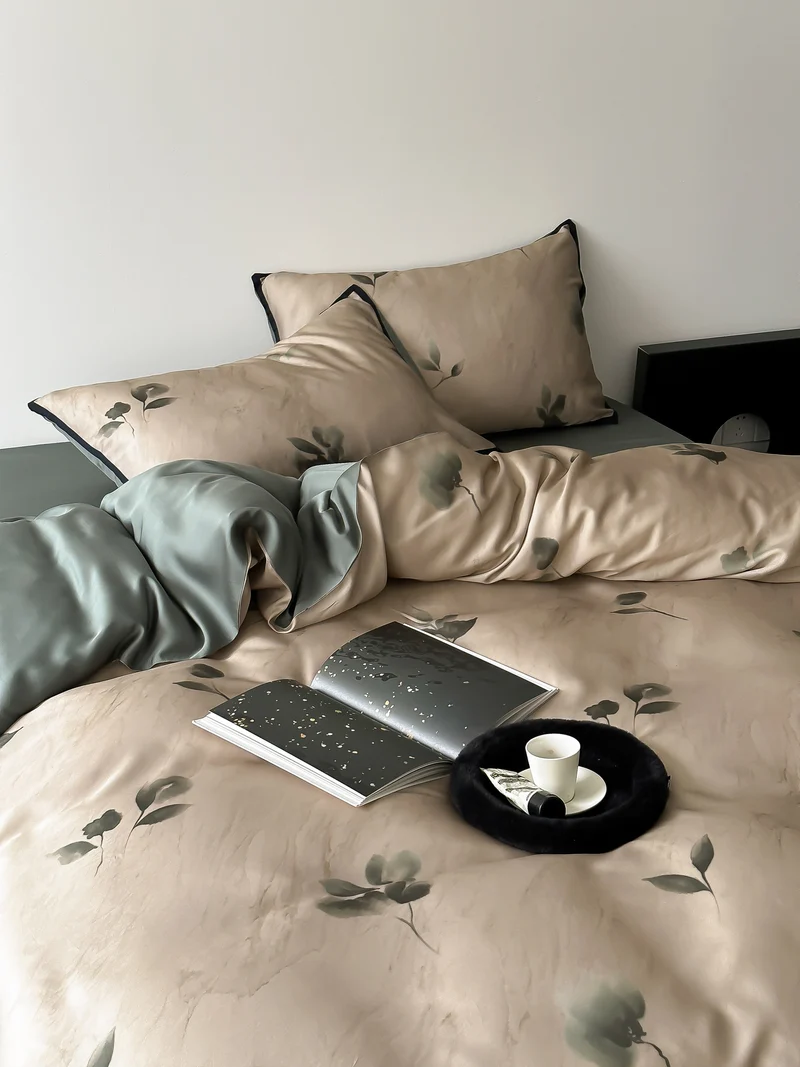 Luxus-Satin-Bettwäsche-Set mit floralem Druck und eleganten Kissenbezügen
