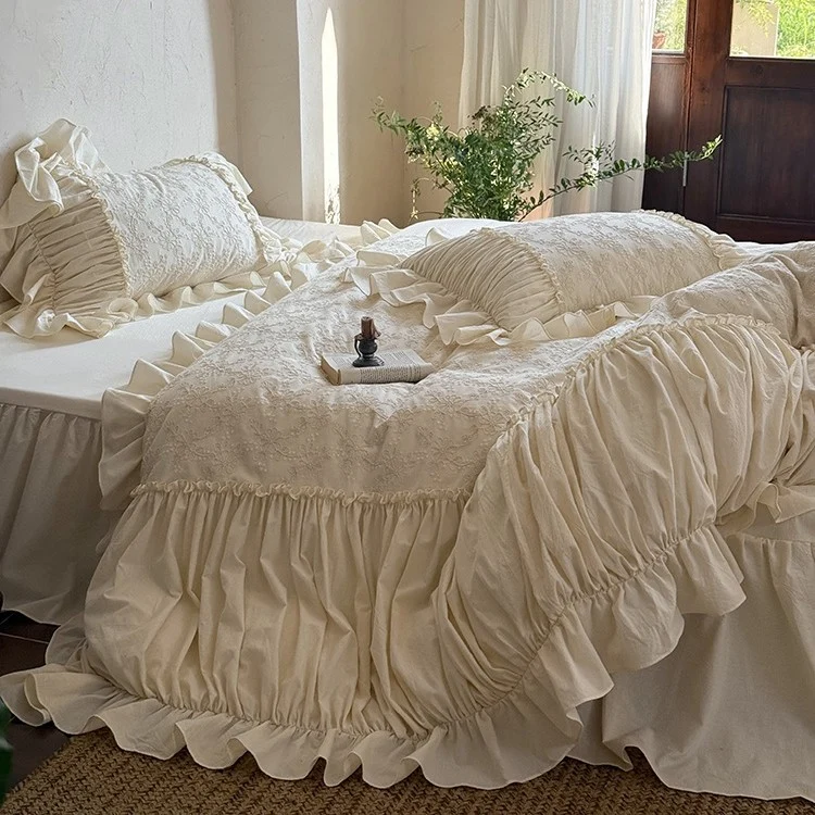Romantisches besticktes Baumwoll-Bettwäscheset mit Volants und floraler Jacquard-Stickerei