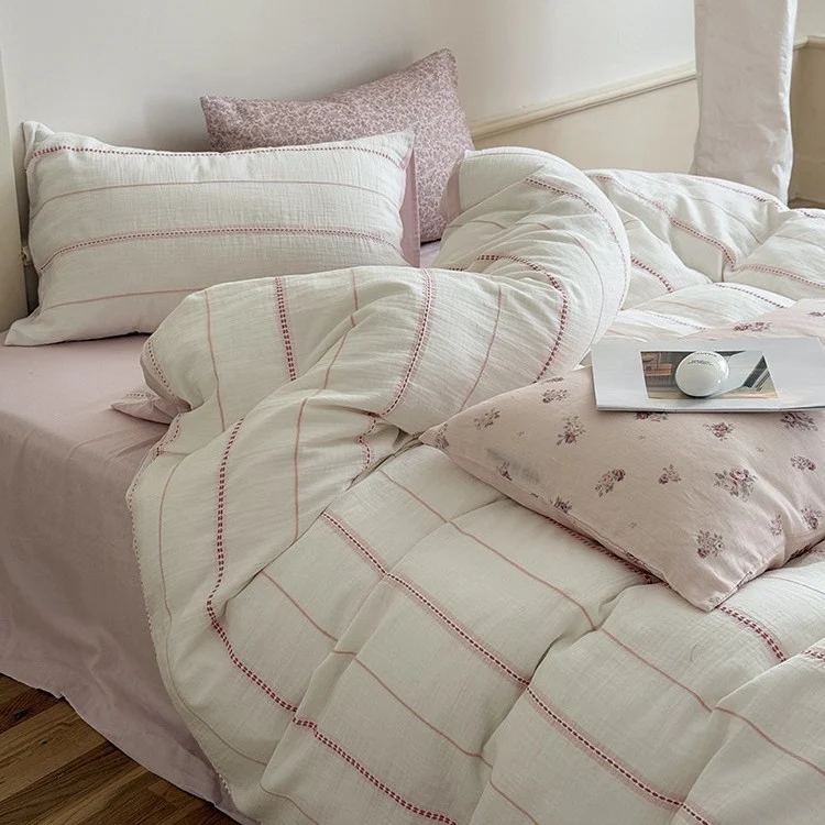 Leichtes Bettwäscheset aus Baumwoll-Gauze mit Wendefunktion und gesteppter Decke