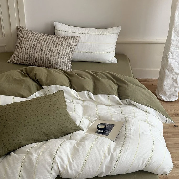 Leichtes Bettwäscheset aus Baumwoll-Gauze mit Wendefunktion und gesteppter Decke