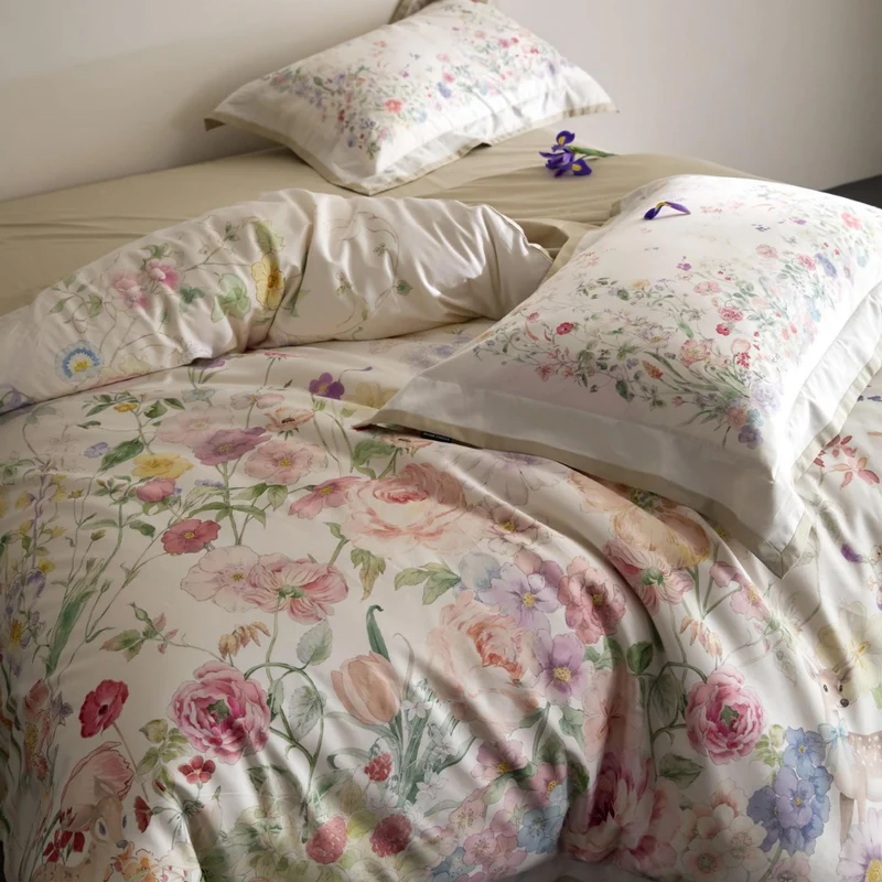 Luxuriöses Satin-Bettwäsche-Set mit floralem und Beerenmotiv