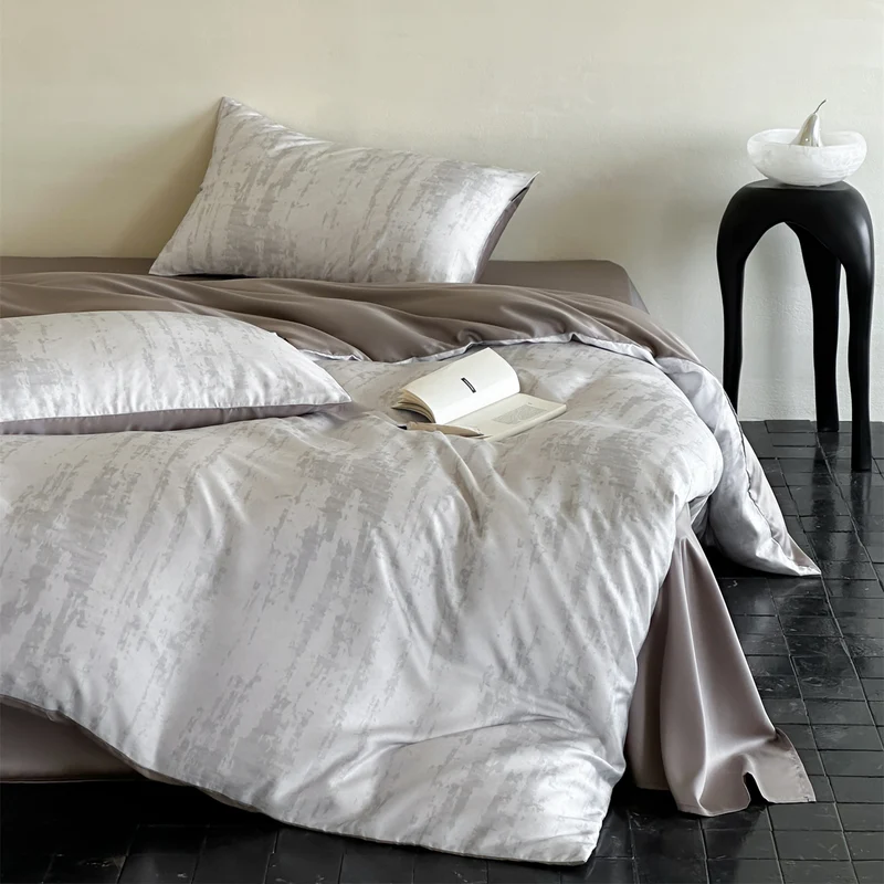 Luxuriöses Satin-Bettwäsche-Set mit floralem Aquarellprint, Volantkanten und Wendefunktion