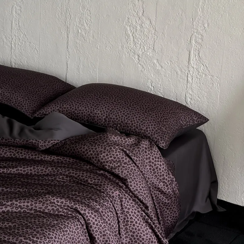 Wendbares Satin-Bettbezug-Set mit feinem Leopardenmuster und seidigem Griff