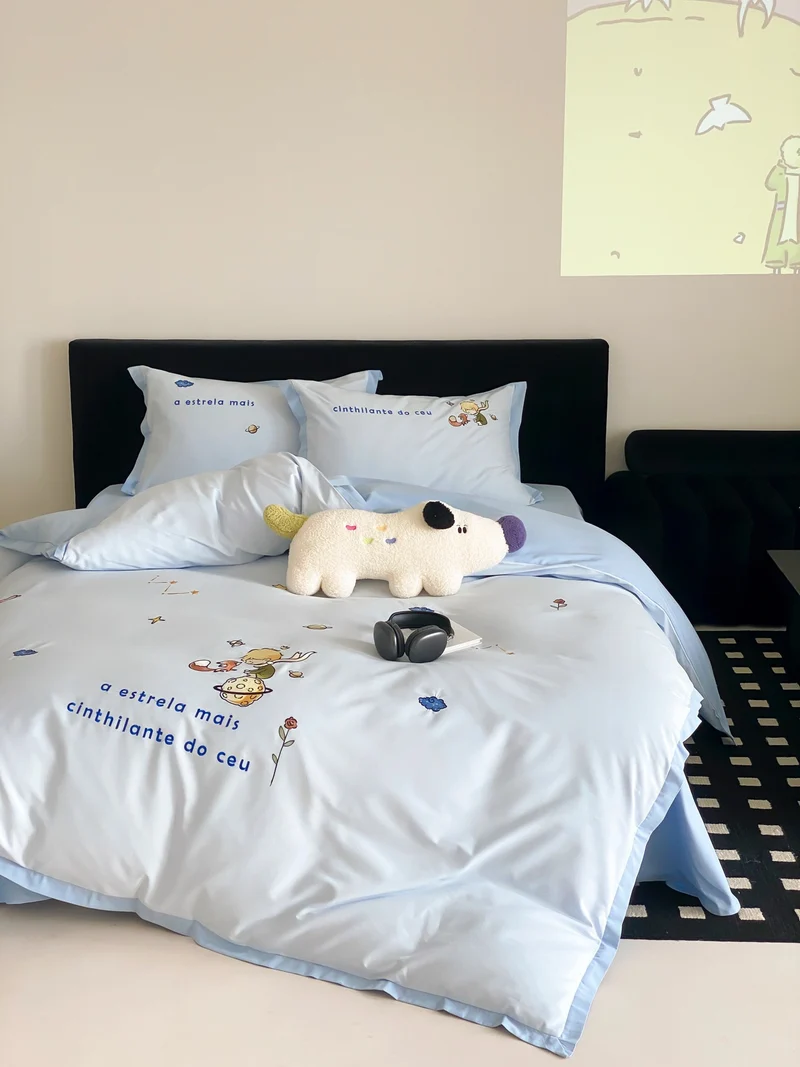 Kinder-Bettwäsche-Set aus Baumwollsatin mit liebevollen Illustrationen und weichen Kissenbezügen