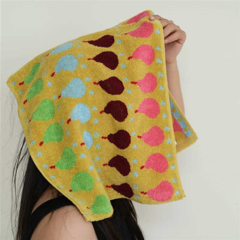 Jacquard-Gästetuch aus Baumwoll-Frottée mit verspieltem Vogel- und Herzmuster