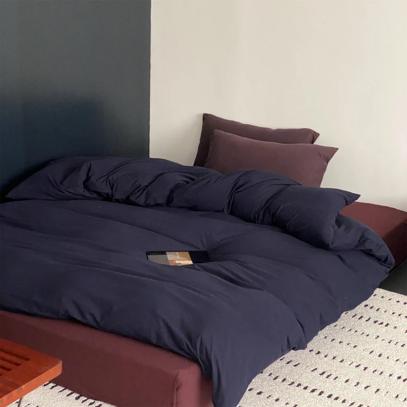 Ganzjahres-Steppbett und Spannbetttuch-Set aus atmungsaktiver Mikrofaser