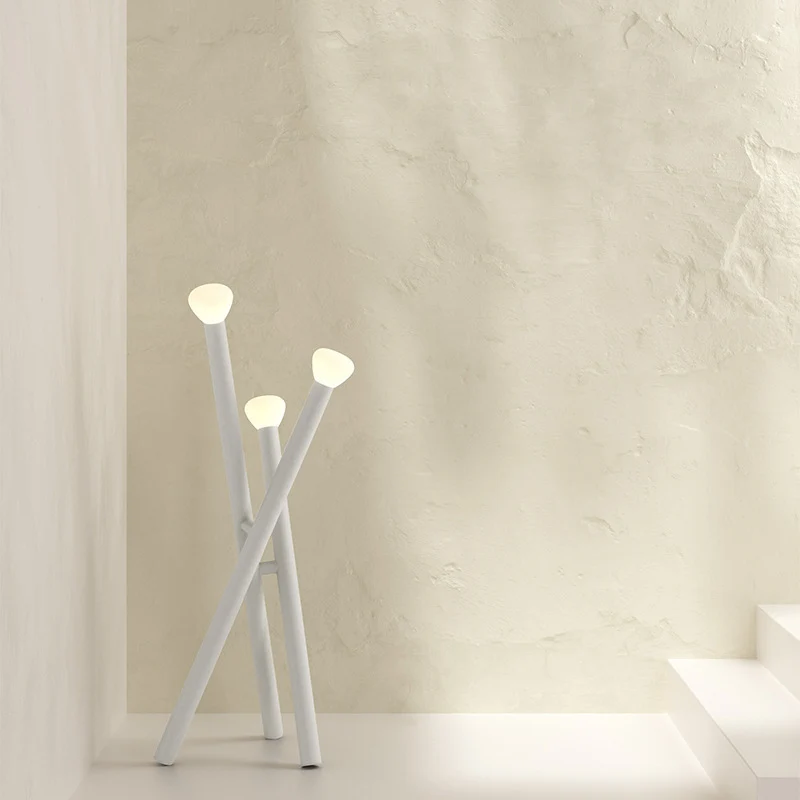Moderne Tri-Pole Stehlampe