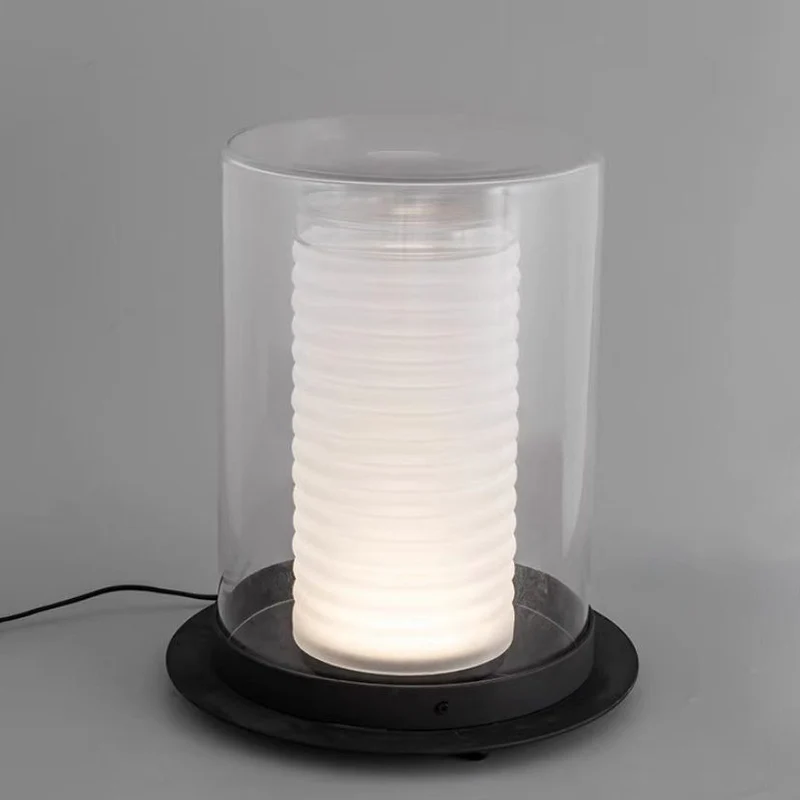 Moderne transparente Tischlampe