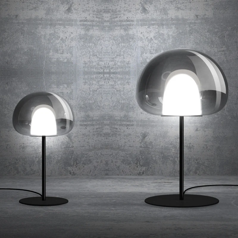 Moderne transparente Glastischlampe