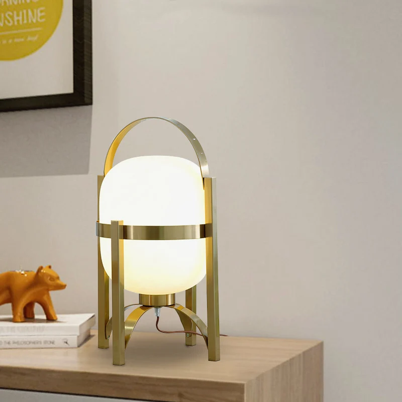Moderne Tischlampe mit elegantem Design
