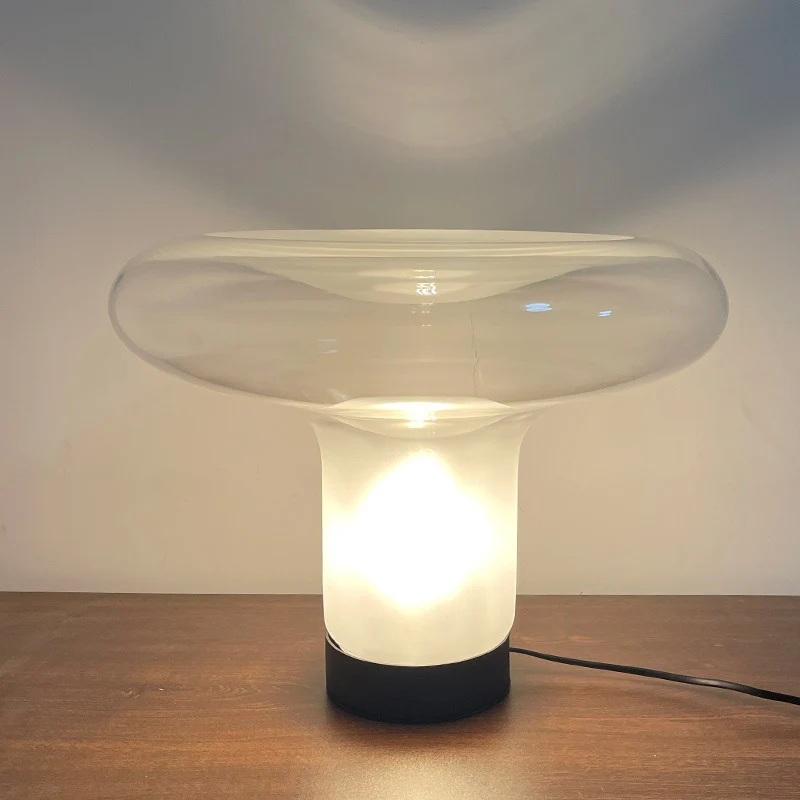 Moderne skulpturale Glas-Tischlampe