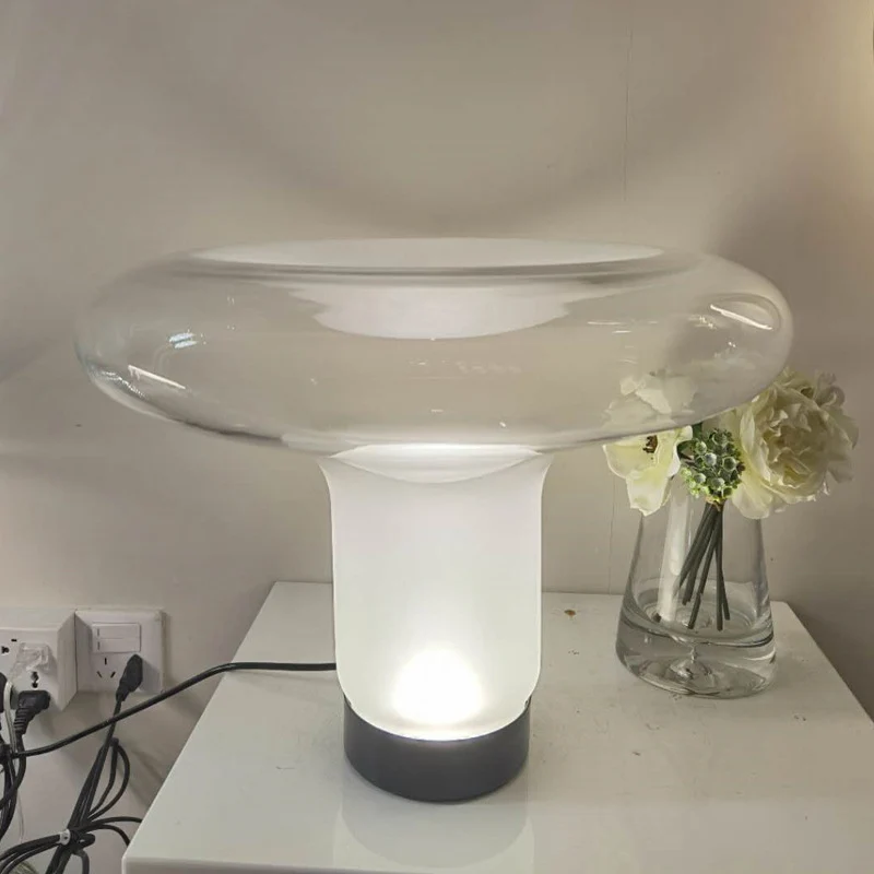 Moderne skulpturale Glas-Tischlampe