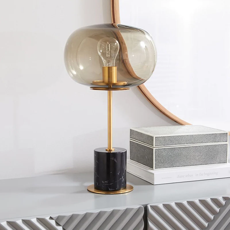Moderne Minimalistische Tischlampe mit Glasschirm