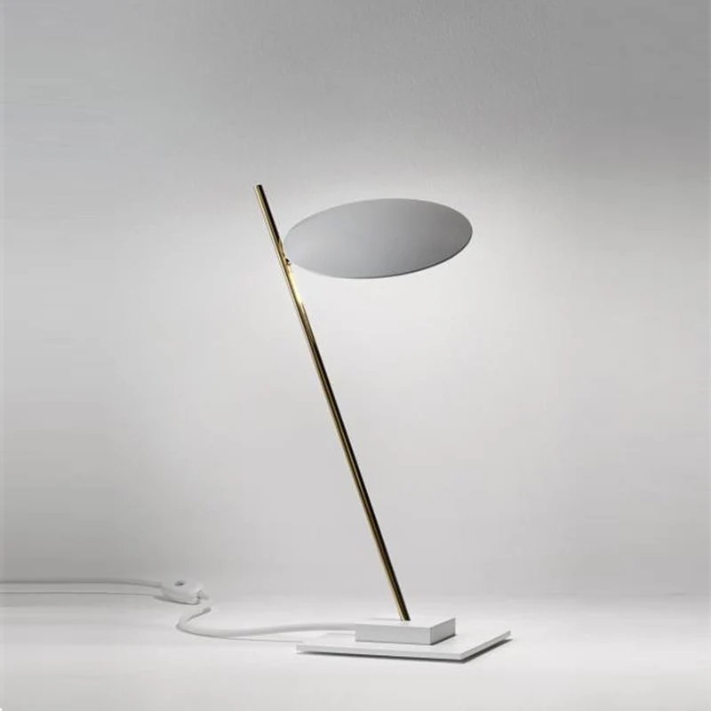 Moderne Minimalistische Tischlampe mit verstellbarem Arm