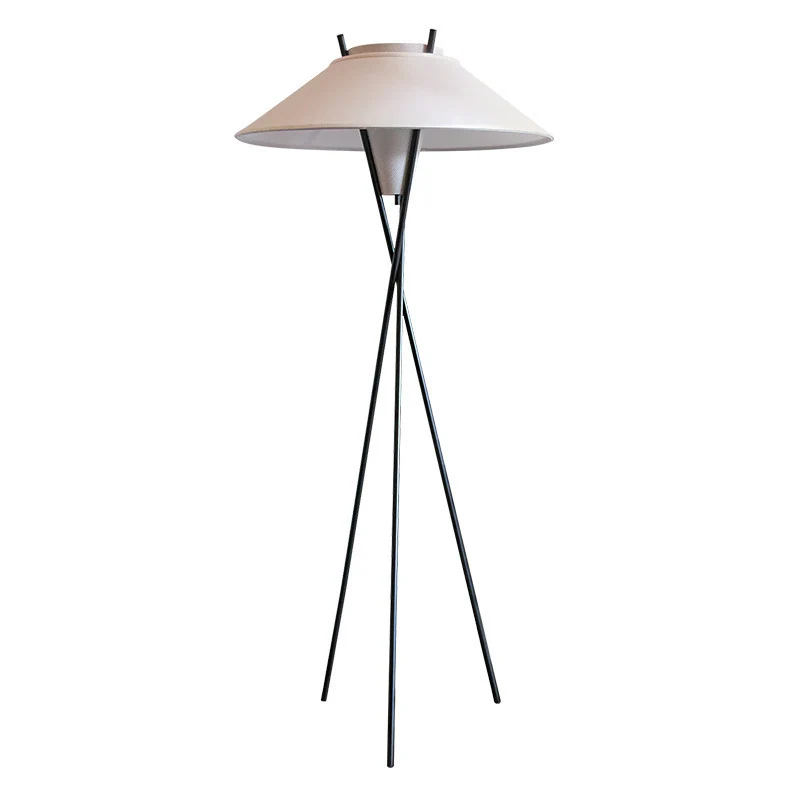 Moderner Minimalistischer Dreibein Stehlampe