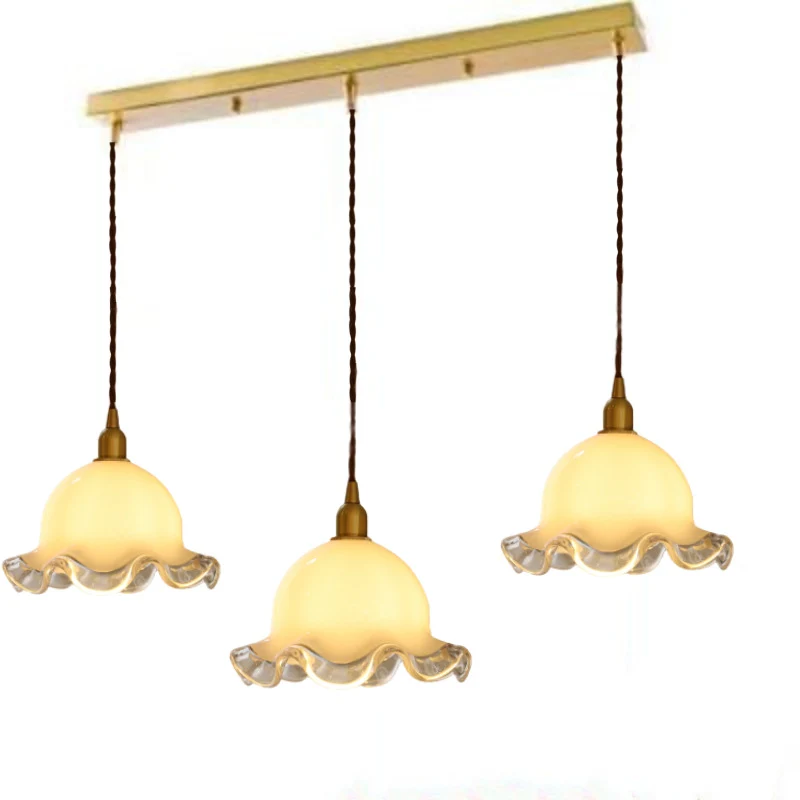 Elegante Drei-Lampen Pendelleuchte