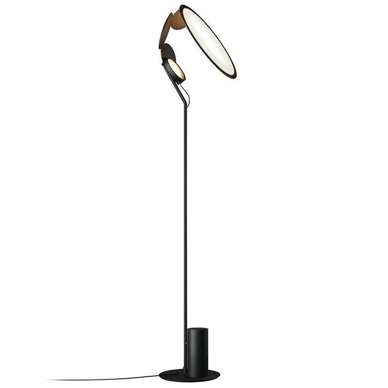 Schlanke moderne minimalistische Stehlampe