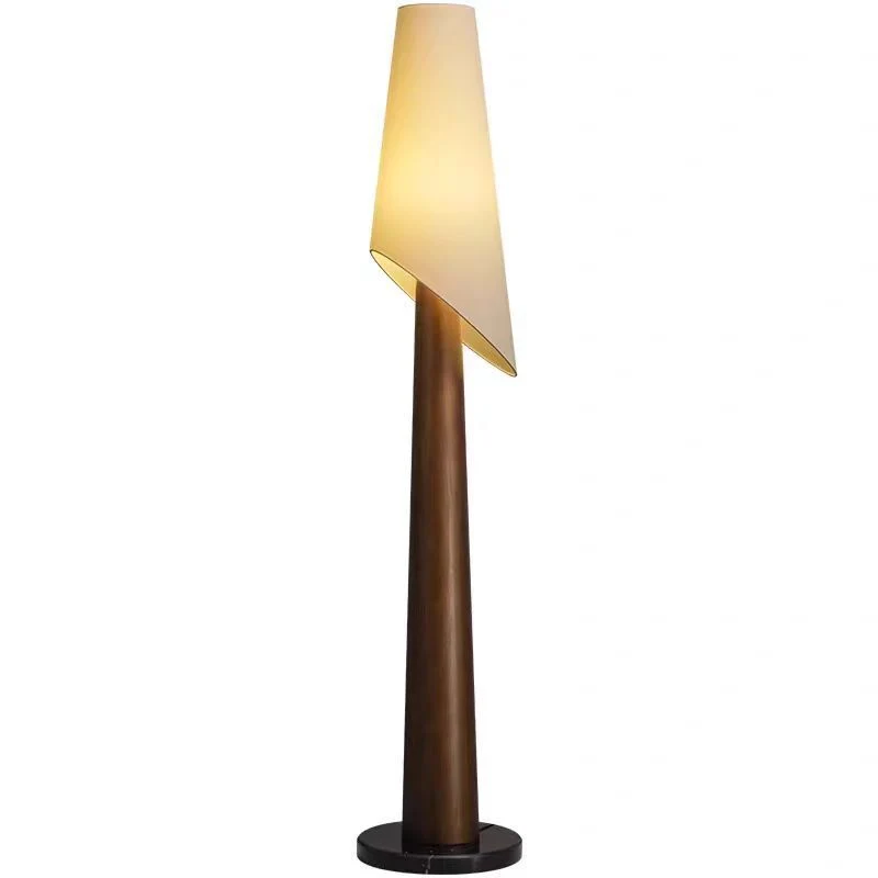 Moderne Minimalistische Stehlampe mit sanft leuchtendem Schirm