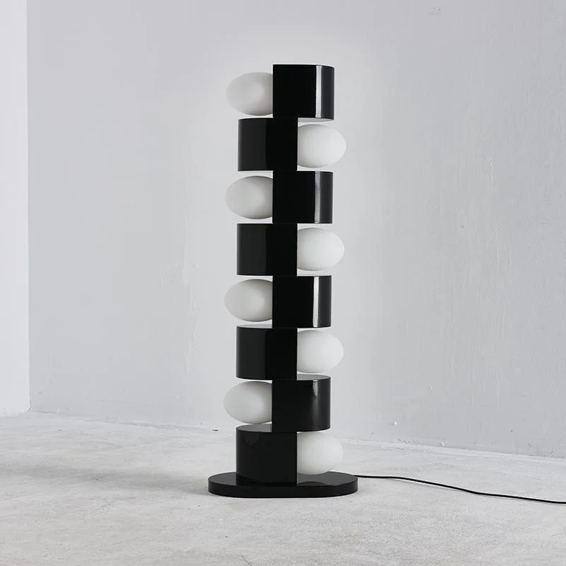 Skulpturale Tower Stehlampe mit modernem Design