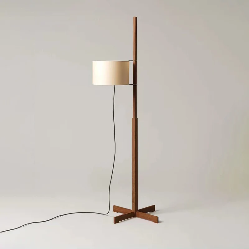 Moderne Minimalistische Stehlampe mit verstellbarem Schirm