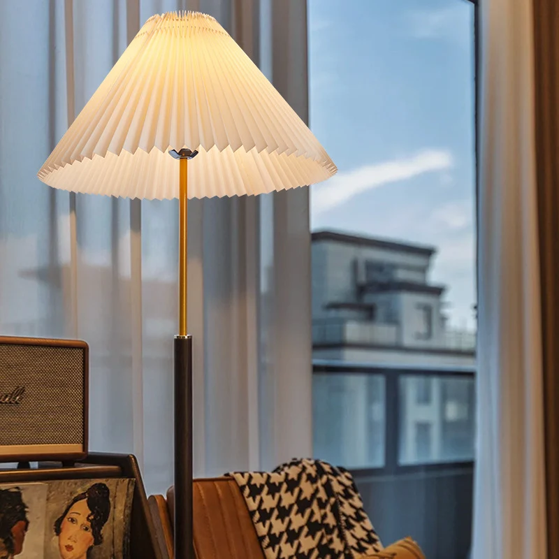 Moderne Faltbodenlampe
