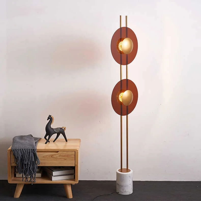 Skulptural Stehlampe mit Marmorbasis und runden Akzenten
