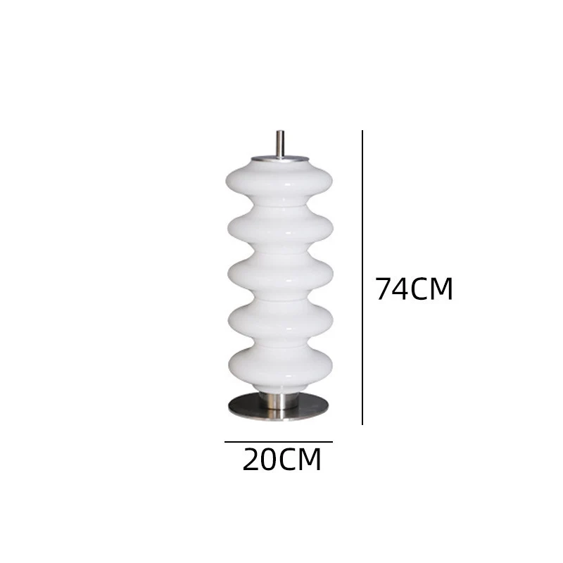 Skulpturale Stehlampe mit gekrümmtem Design