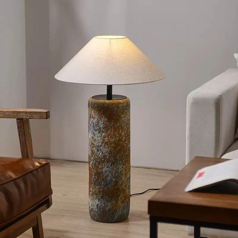 Rustikale Stein- und Stoff-Tischlampe