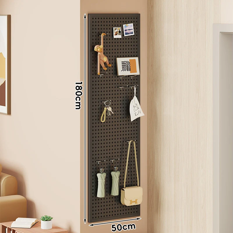 Wandmontiertes Lochplatten-Organisationspaneel mit modularen Haken